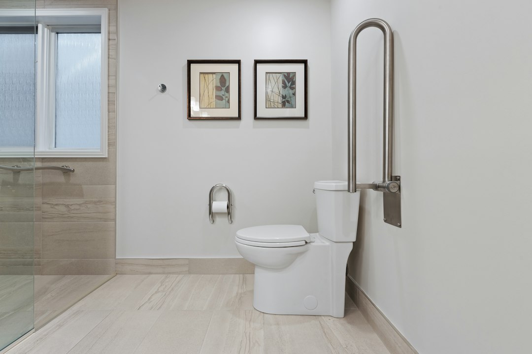 Bathroom with safety features that can reduce fall risk